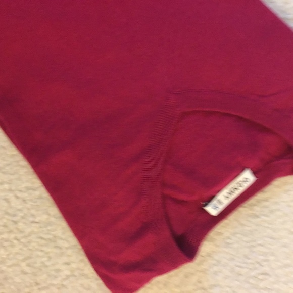 OLD NAVY LONG SLEEVE LIGHTWEIGHT V-NECK PULLOVER - Picture 2 of 9